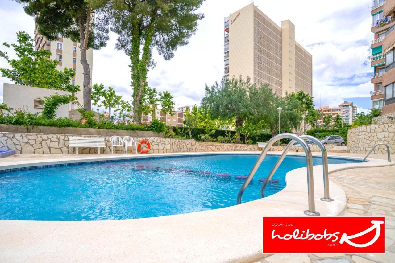 Perfect Family Getaway With Free Parking And Spacious Balcony L Pool L Sleeps 4 L Free Netflix And Wifi L Free Welcome Pack L Auge Appartement